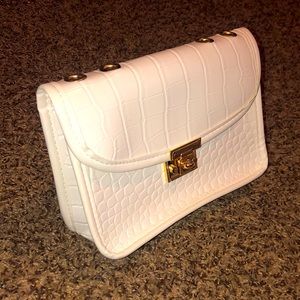 Croc Chain Shoulder bag